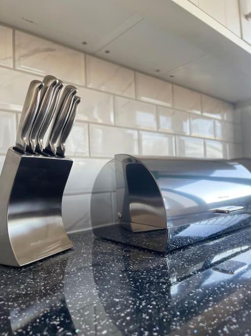 1 Bedroom Apartment - Flitwick - Contractor Friendly - Tourist Ready - Full Kitchen - Wifi - Smart Tv - Sofa Bed - Free Parking - Ideal For Short Or Long Stays Eksteriør billede