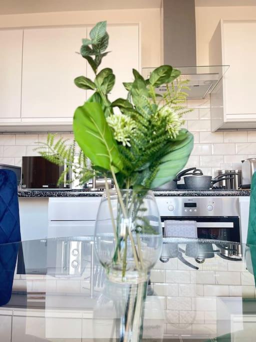1 Bedroom Apartment - Flitwick - Contractor Friendly - Tourist Ready - Full Kitchen - Wifi - Smart Tv - Sofa Bed - Free Parking - Ideal For Short Or Long Stays Eksteriør billede